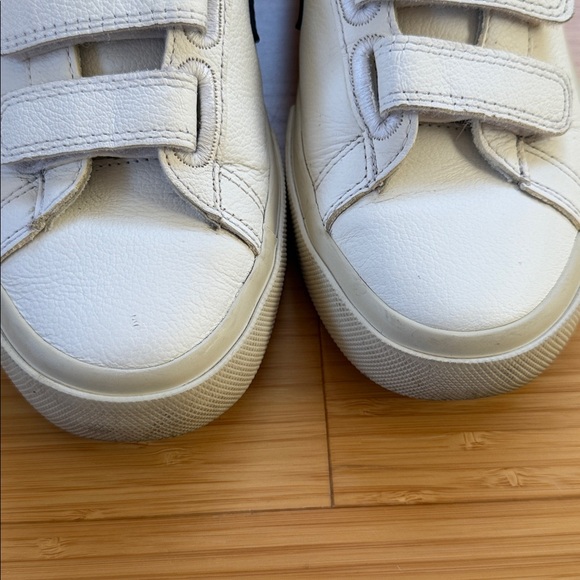 Veja ‘Recife’ Velcro sneakers in Very White and Black, size 6 - Picture 11 of 15